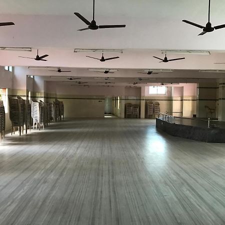 Sr Mahal & Lodge Kumbakonam Bagian luar foto
